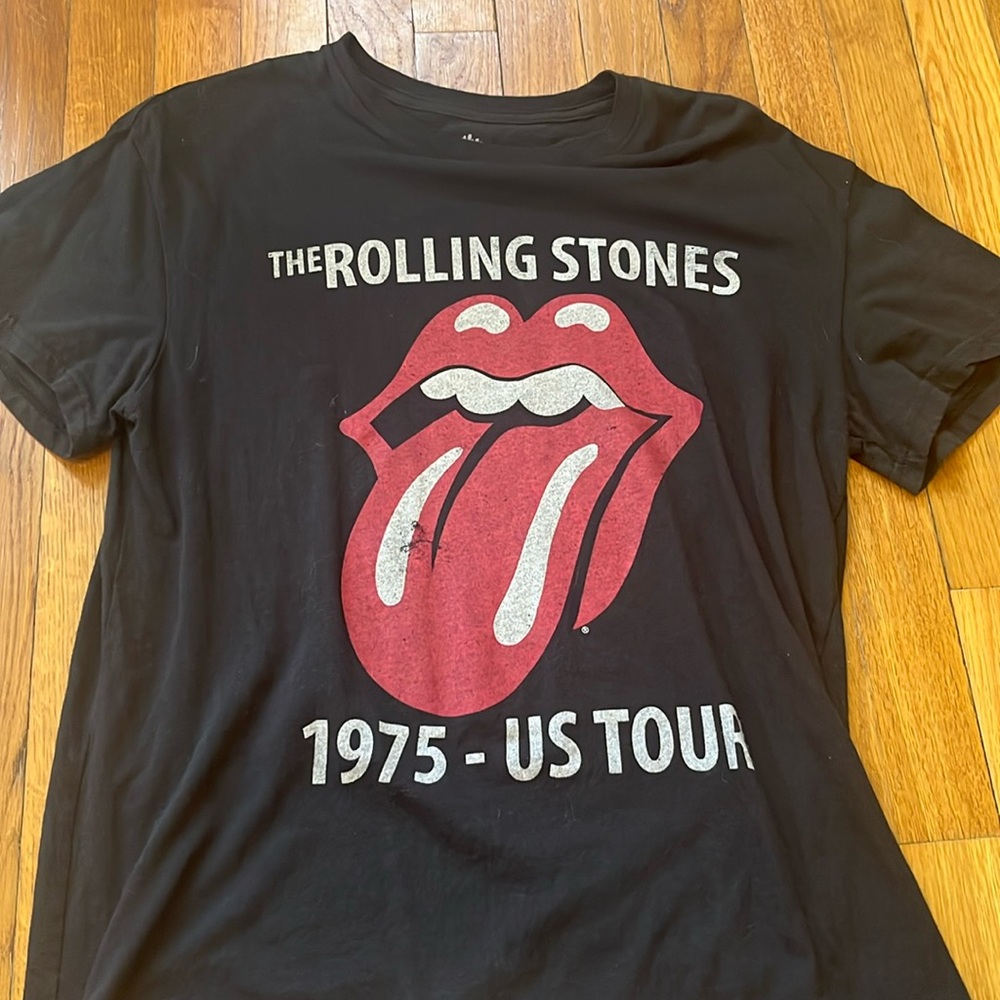 black rolling stones shirt